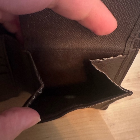 Men’s Louis Vuitton Damien Bifold Wallet - Picture 7 of 12